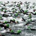 Schwimmer beim Ironman-Start auf dem Waldsee